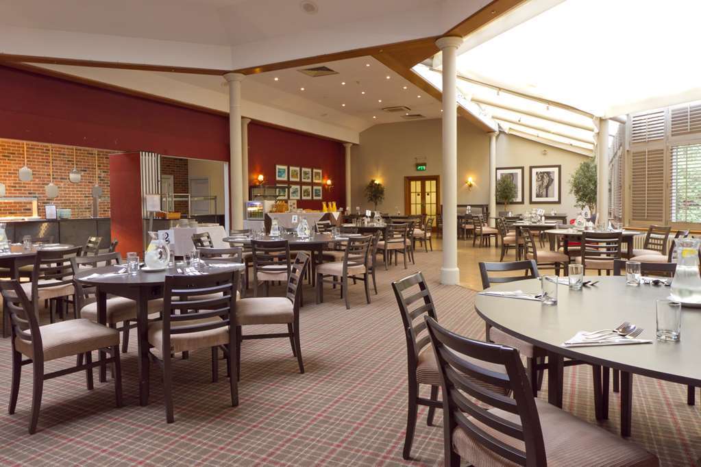 De Vere Latimer Estate Hotel 3*