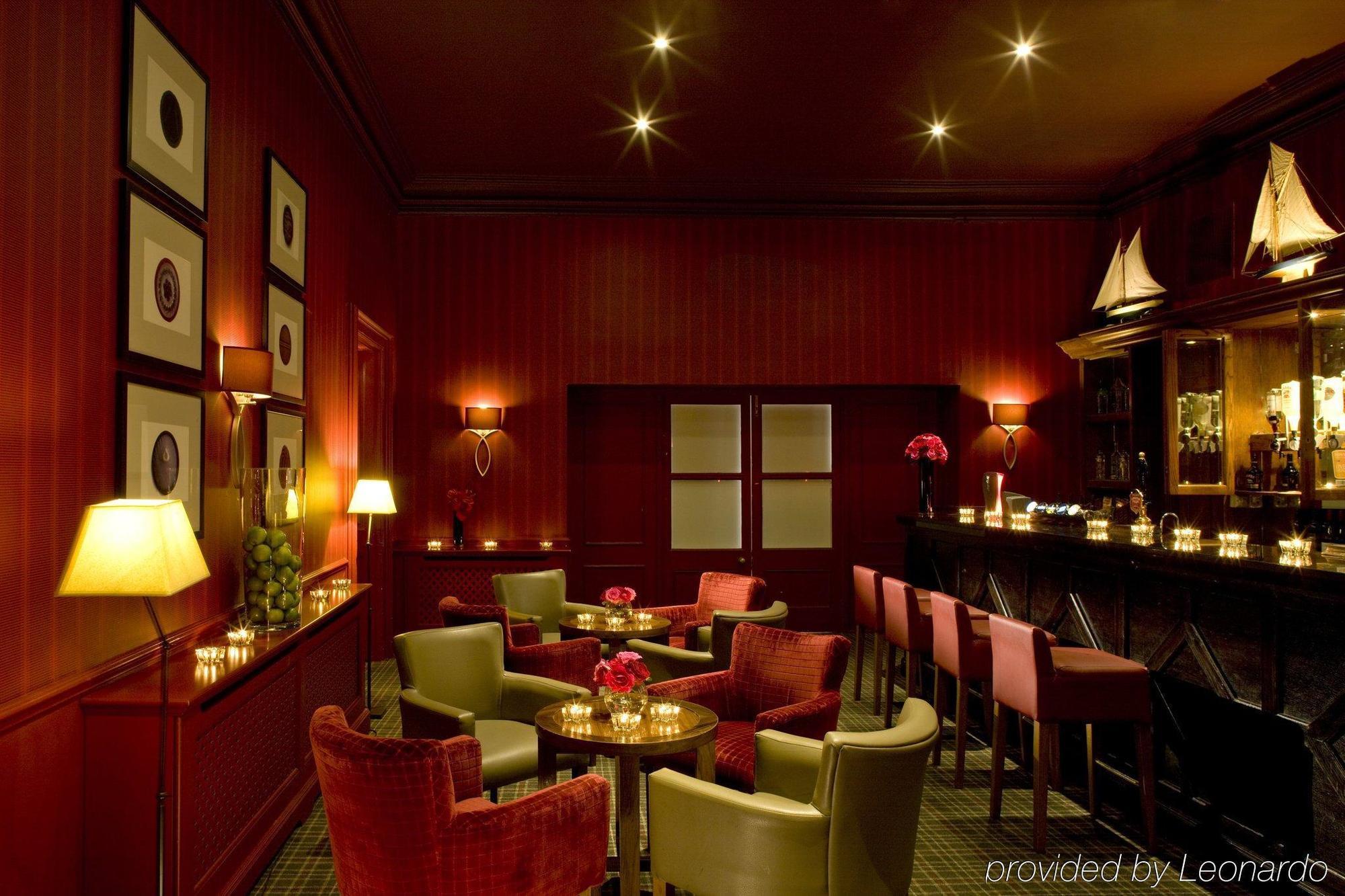 De Vere Latimer Estate Hotel 3*